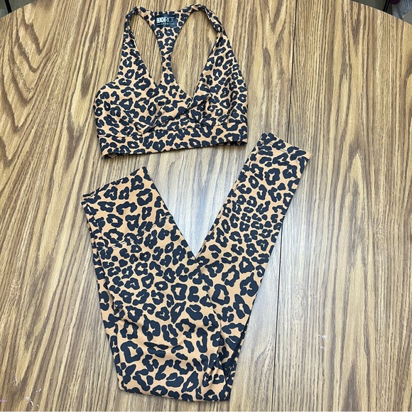 NEW Beach Riot Leopard Set: Twist Top + Piper Legging in Leopard - Picture 2 of 12